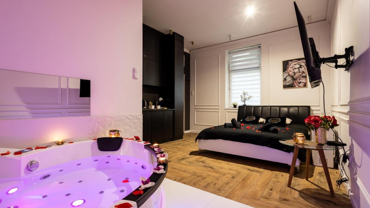 Zamoyskiego Jacuzzi Apartment Krasków Exteriör bild